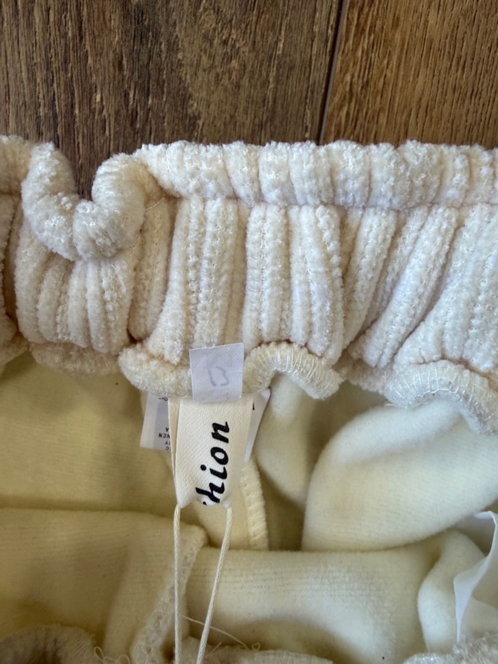 Cream Ribbed Drawstring Lounge Pants. Size M - Picture 9 of 11